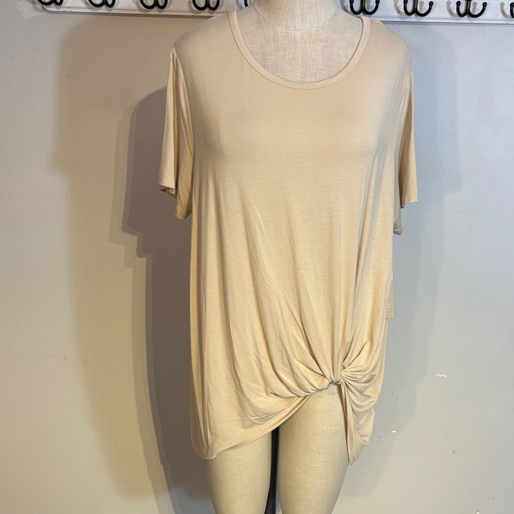 Jackson Rowe Twist Front  Knotty Tee NWT Size Large